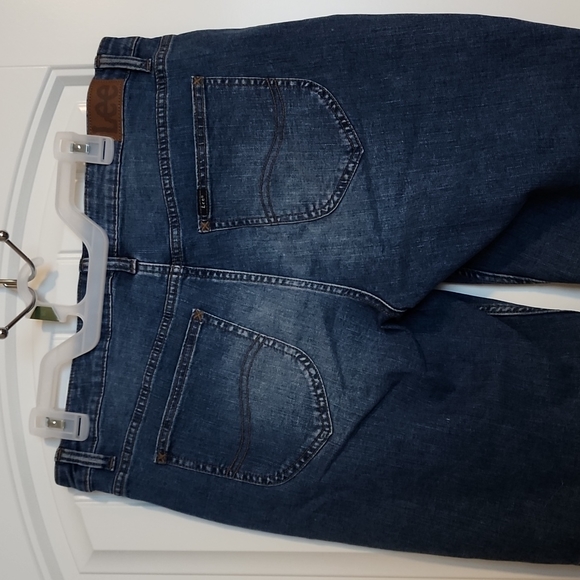 Lee Regular Fit Bermuda Mid Rise Shorts - Picture 4 of 4